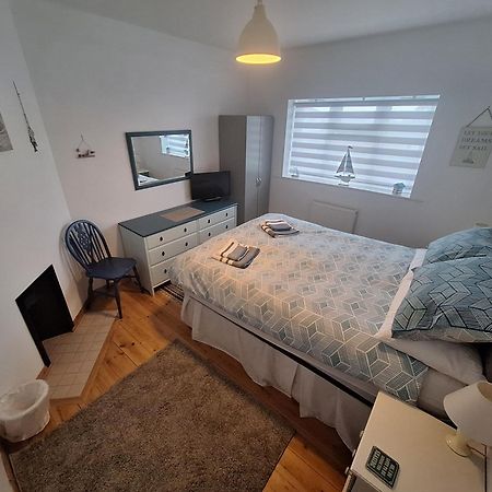 By The Sea, Home From Home Sleeps 6 Milford on Sea Dış mekan fotoğraf